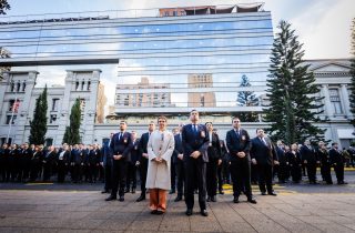 Ministra Tohá felicita a la PDI en su aniversario número 91 con saludo a mil efectivos e izamiento de la gran Bandera del Bicentenario